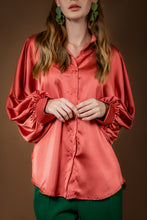 Ladda upp bild till gallerivisning, Flow Satin Shirt
